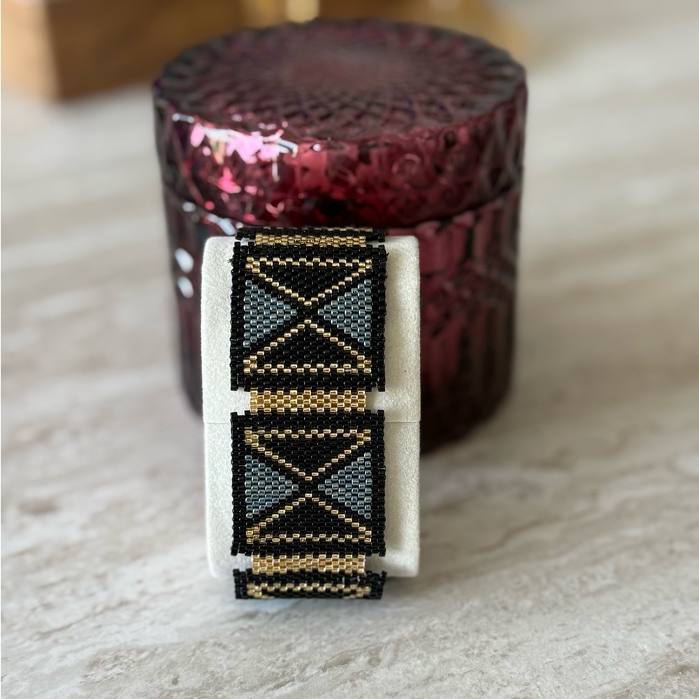 Elegant Black and Gold Beaded Bracelet